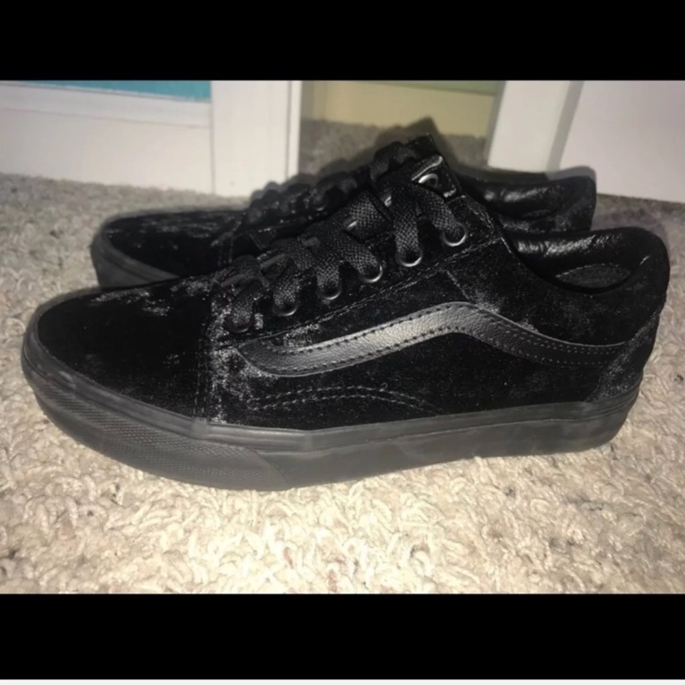 Vans (Velvet Black)
